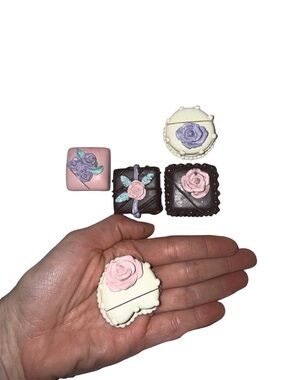 Cake/dessert place card holders